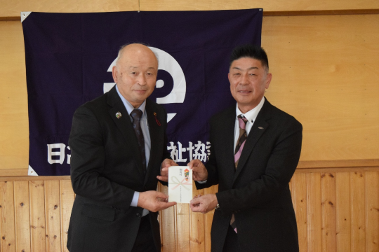 トヨタカローラ苫小牧株式会社富川店様より寄附金